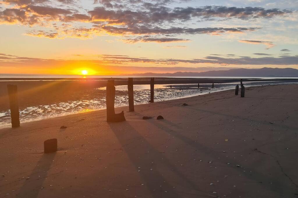 Beachfront Escape Коллингвуд Экстерьер фото